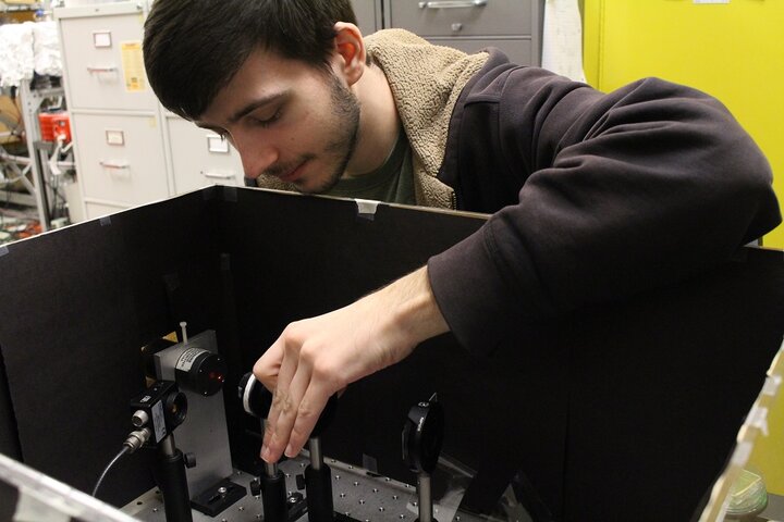 Peter performs polarimetry.